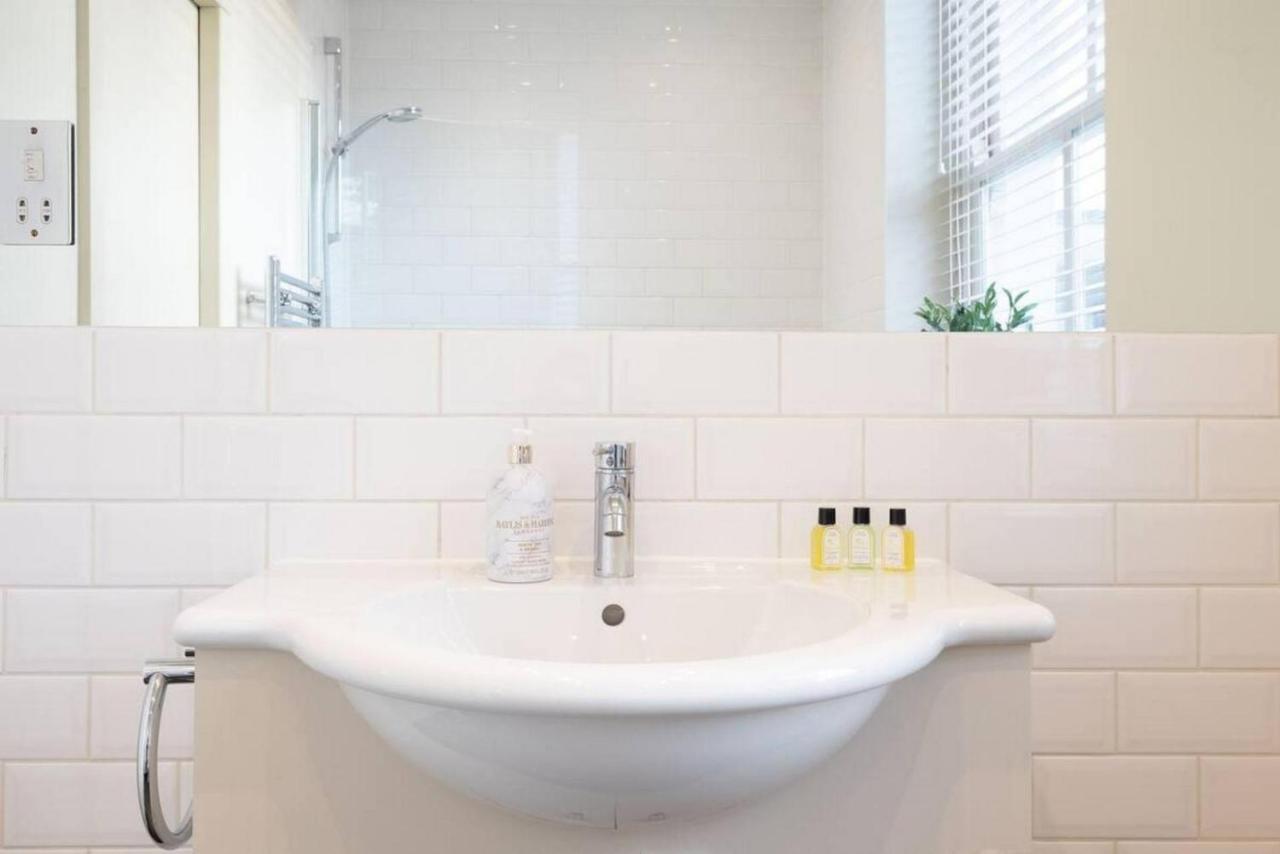Fabulous Notting Hill Spacious Studio Apartment 런던 외부 사진